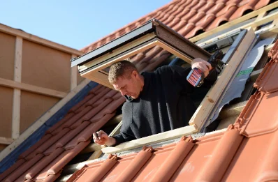 Pose de fenêtres de toit Velux à Pradinas